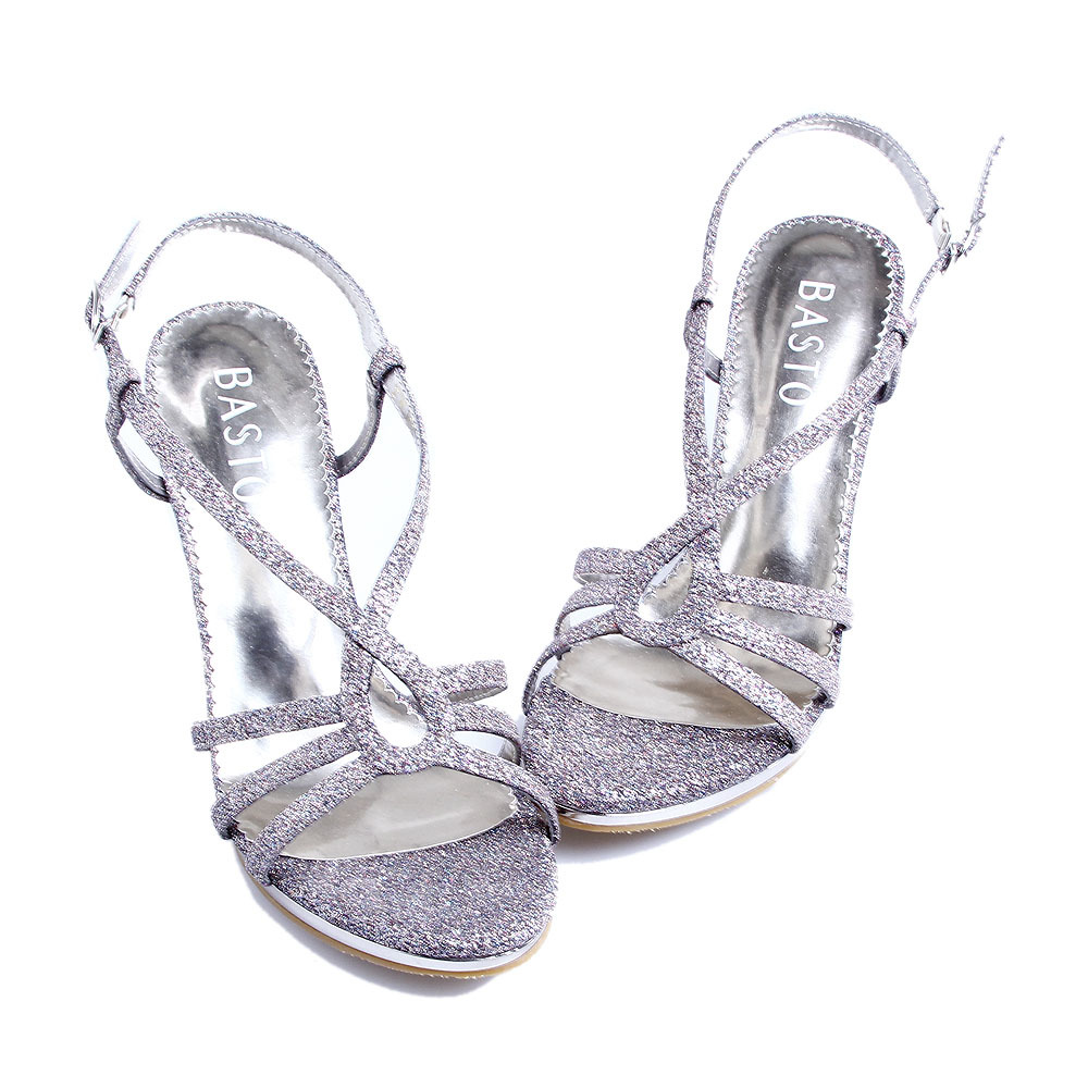 百思图女款凉鞋 劣质女鞋容易脱胶开裂,品牌凉鞋品质保障.